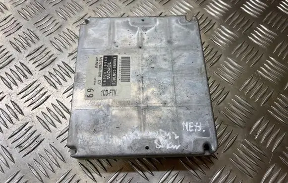 Toyota Avensis T250 Engine control unit/module 8966105691 1758008071 MB1758008071