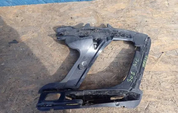 Peugeot 308 Front bumper mounting bracket 9681863280