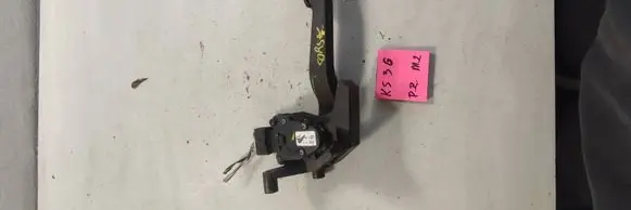 Opel Corsa C Accelerator throttle pedal 9129253 6PV008110