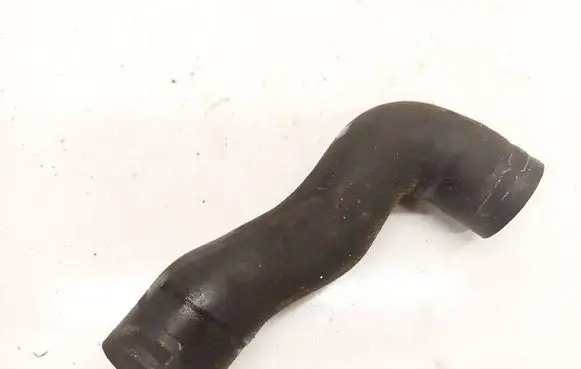 Volkswagen PASSAT B6 Intercooler hose/pipe 