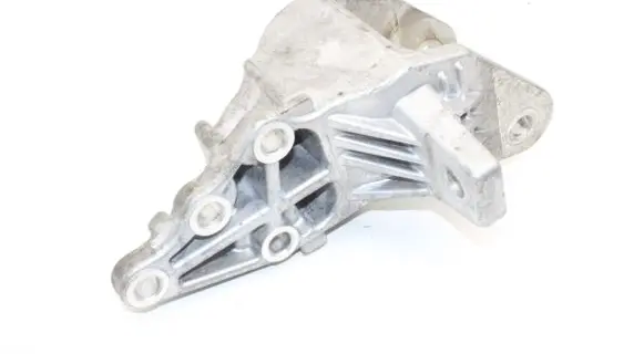 Hyundai Ioniq Engine mounting bracket