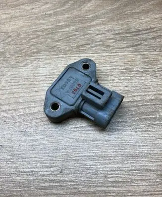 Nissan Primera Ignition amplifier control unit 84987A