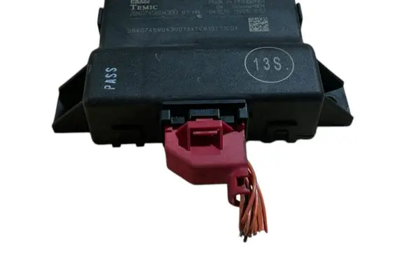 Audi A4 S4 B8 8K Gateway control module 8R0907468A