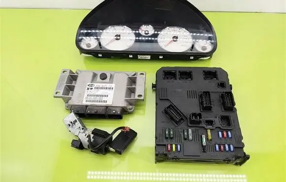 Peugeot 407 Engine ECU kit and lock set 16740024