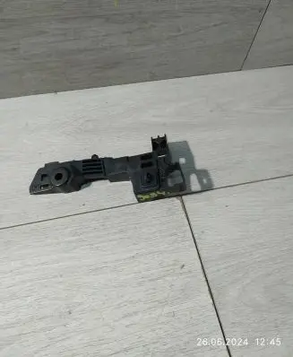 Suzuki SX4 Front bumper mounting bracket 71731-61M00-000