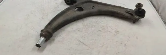 Volkswagen PASSAT B6 Front lower control arm/wishbone 3c0407153b 071536B1