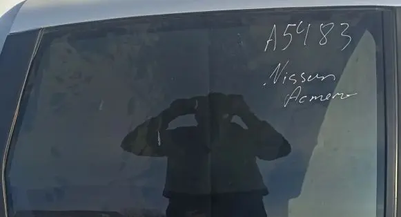 Nissan Almera Tino Rear door window glass pilka