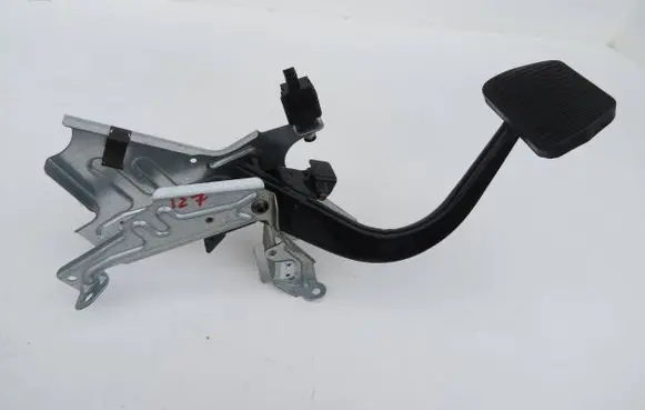 Volvo XC90 Brake pedal 