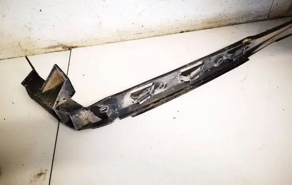 Rear bumper mounting bracket
