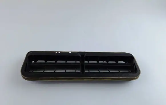 Mercedes-Benz C AMG W204 Quarter panel pressure vent A2048300342
