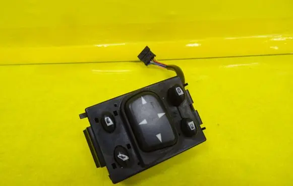 Mercedes-Benz S W220 Wing mirror switch 2208211551