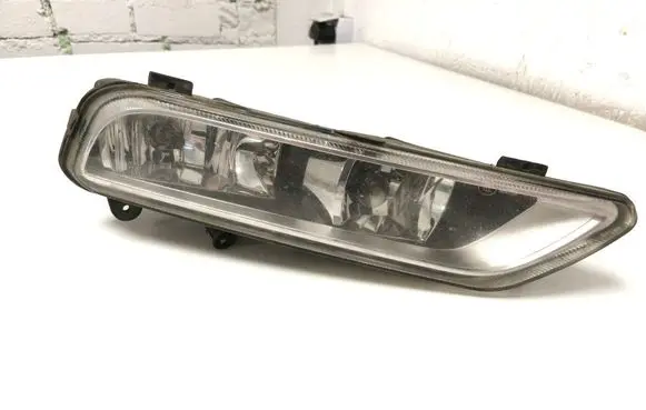 Volkswagen PASSAT B7 Front fog light 3AA941661F