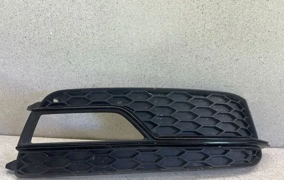Audi A5 8T 8F Front bumper lower grill 8T0807682K 8T0807682M