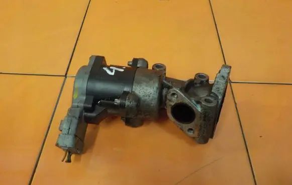 Jaguar XF X250 EGR thermostat 4R8Q9D475BC 81B2