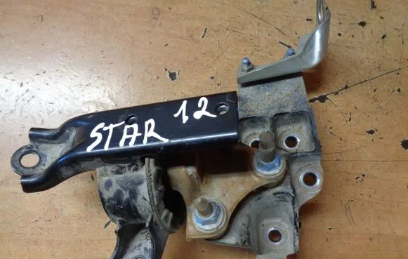 Mitsubishi Space Star Engine mount bracket