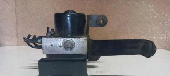 Volvo V50 ABS Pump 30672506A