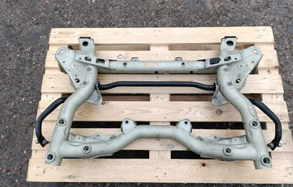 Mercedes-Benz CLS C218 X218 Engine mount bracket