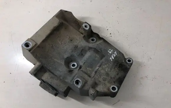 Audi A4 S4 B6 8E 8H A/C compressor mount bracket 038260885C