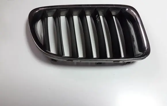 Engine bonnet/hood lock trim molding