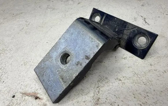 BMW 5 E60 E61 Rear door lower hinge A046574