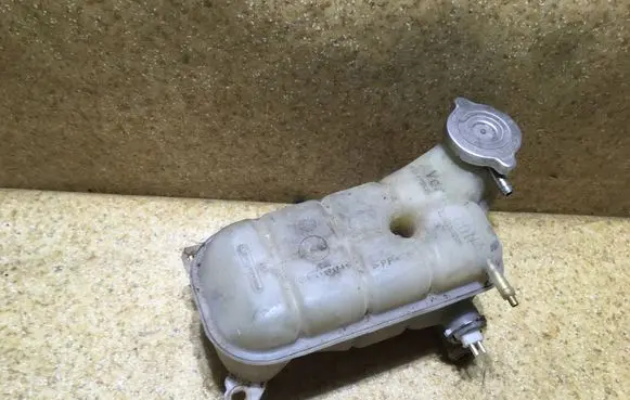 Mercedes-Benz E W124 Coolant expansion tank/reservoir 1245001749