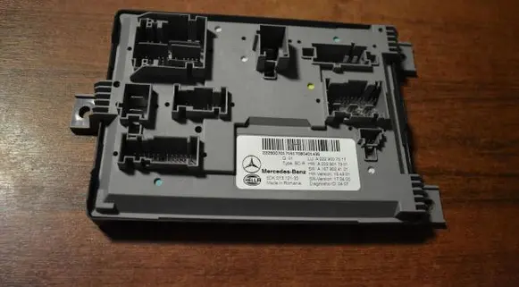 Mercedes-Benz E W213 Trunk lid opening control unit A22290070175555