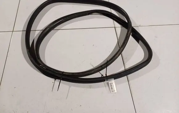Honda Accord Rubber seal front coupe door 
