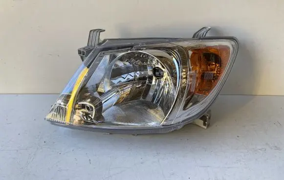Toyota Hilux (AN10, AN20, AN30) Headlight/headlamp 10016517