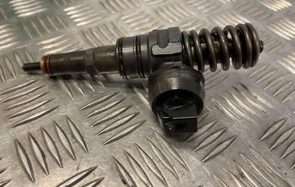 Volkswagen Golf Plus Fuel injector 036130073AG