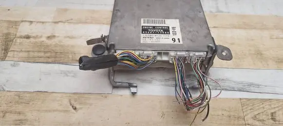 Toyota Corolla Verso E121 Engine control unit/module 8966113080 1752008121