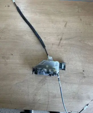 Opel Crossland X Front door lock 3384254409 3082A162M1 PSA267387