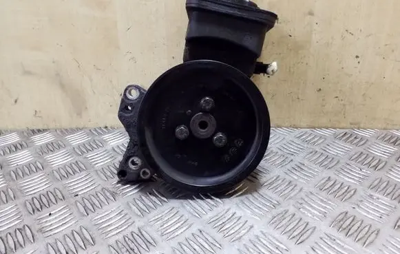 BMW X5 E53 Power steering pump 6762279 32417787106 7787106