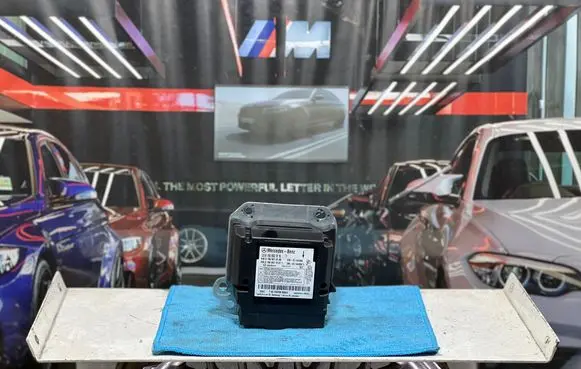 Mercedes-Benz GLE AMG (W166 - C292) Airbag control unit/module A1669001916