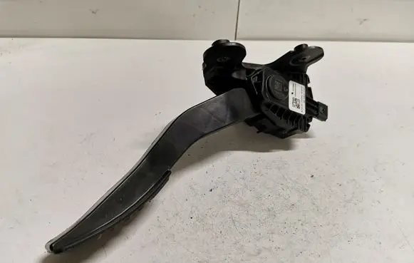 Ford Mustang VI Accelerator throttle pedal CR339F836BB