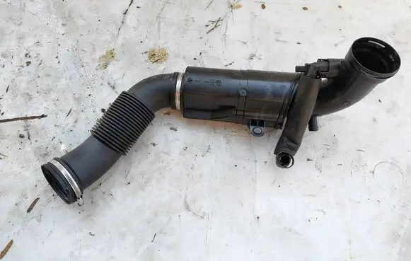 BMW X2 F39 Air intake hose/pipe 8693166