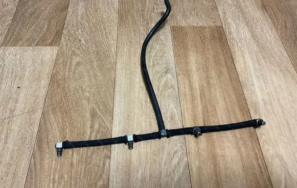 Opel Insignia A Fuel line pipe 