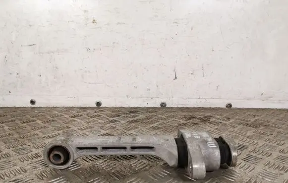 Hyundai Santa Fe Engine mount bracket R000NDOB R000