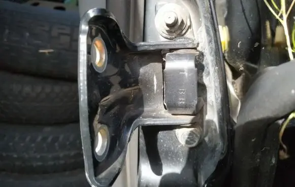 Mitsubishi Pajero Rear door lower hinge