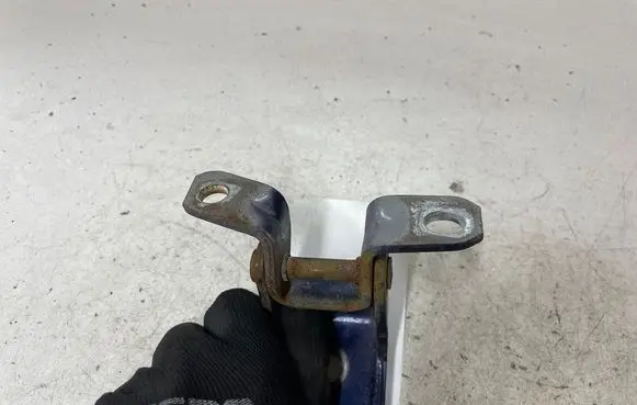 Mazda 6 Front door lower hinge