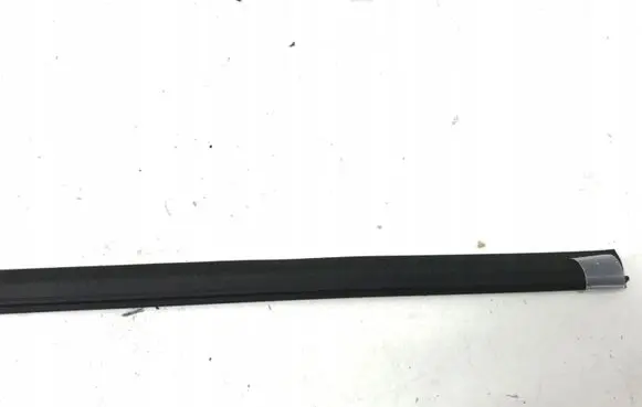 BMW i3 Rubber seal loading door window/glass 7302233