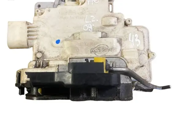 Audi A6 S6 C6 4F Rear door lock 4F0839015A