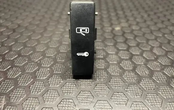 Volkswagen Touareg I Central locking switch button 7L6962125 6963125 04233T