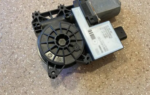 BMW 4 G22 G23 G24 G26 Front door window regulator motor 9854230