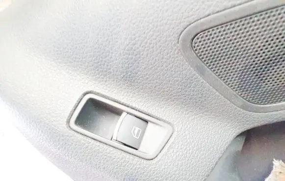 Volkswagen Tiguan Electric window control switch