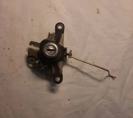 Audi A4 S4 B5 8D Tailgate exterior lock 8D096205