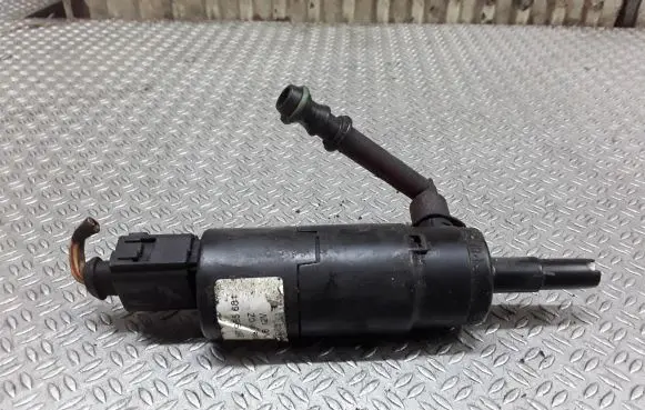 Volkswagen Touran I Headlight washer pump 3B7955681