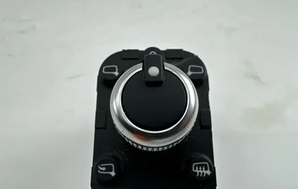 Audi Q2 - Wing mirror switch 4M0959565T