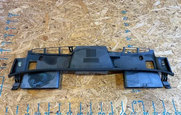 Mercedes-Benz E W212 Radiator trim A2125000555 R0465 A2125000955