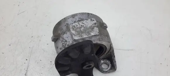Honda HR-V Engine mount bracket