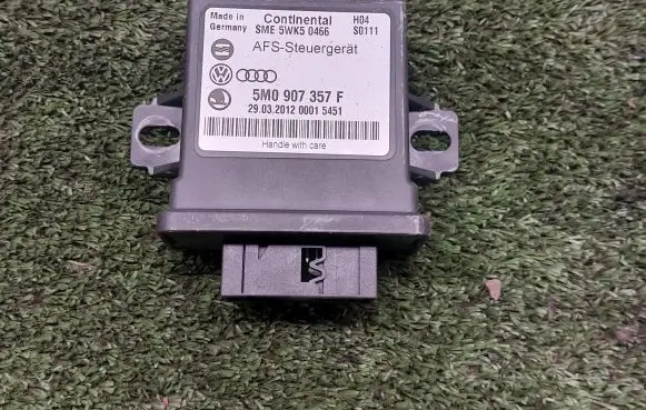 Volkswagen PASSAT B7 Light module LCM 5M0907357